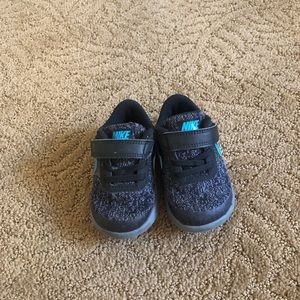 Nike Baby/Toddler boys size 5 black/blue shoes
